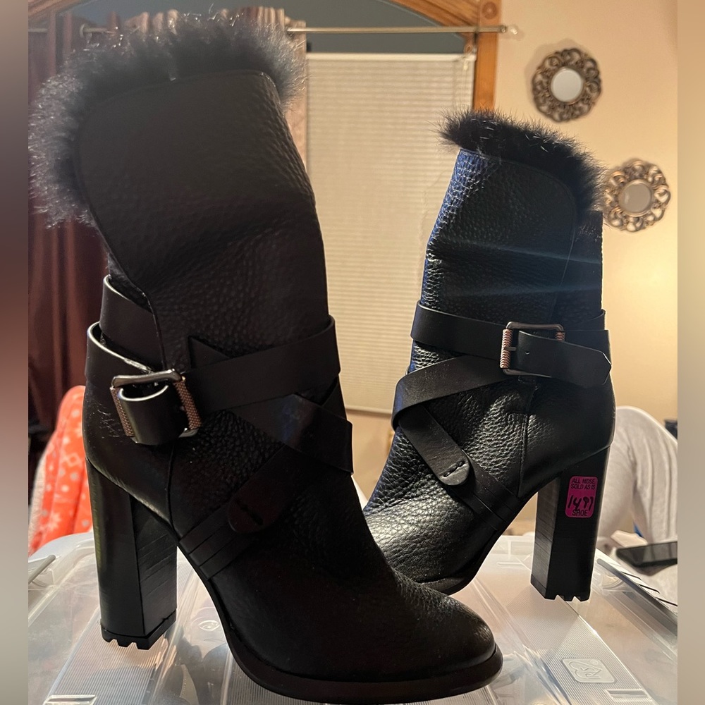 BRAND NEW WOMANS CALVIN KLEIN HEELED BOOTS